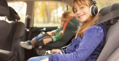 10 avainta lasten oikeaan kuljettamiseen autossa