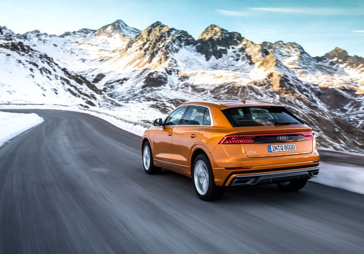 Audi Q8 2019 Oranssi 01