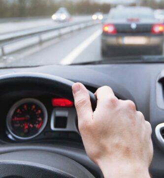 Kaksi ajon apuvalinetta jotka voivat olla vaarallisia