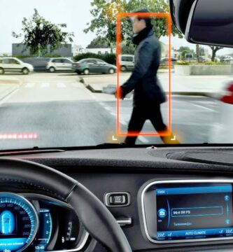 Kuinka itsenaisesti jarruttavat ja onnettomuuksia valttavat autot toimivat