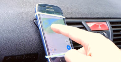 10 kotitekoista ja erittain sopoa tapaa kuljettaa matkapuhelinta autossa