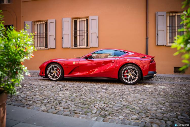 Ferrari 812 Superfast Exterior 00040