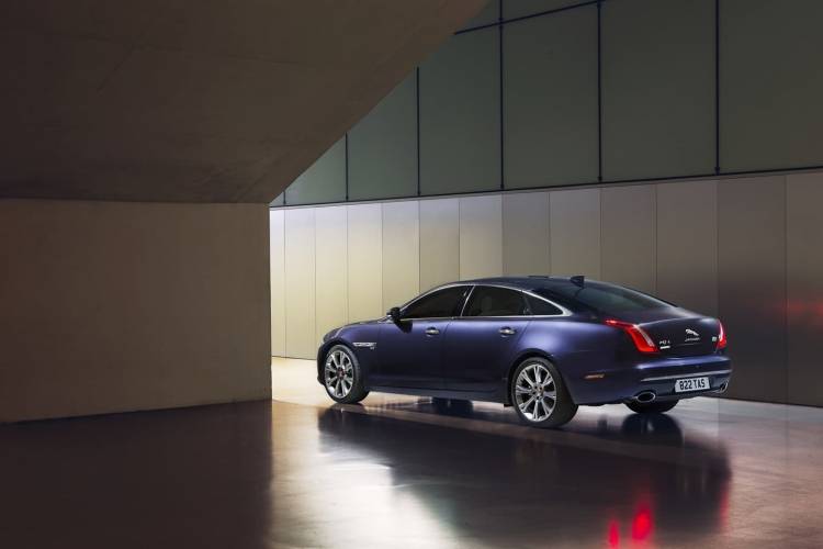 jaguar_xj_file_0218_002