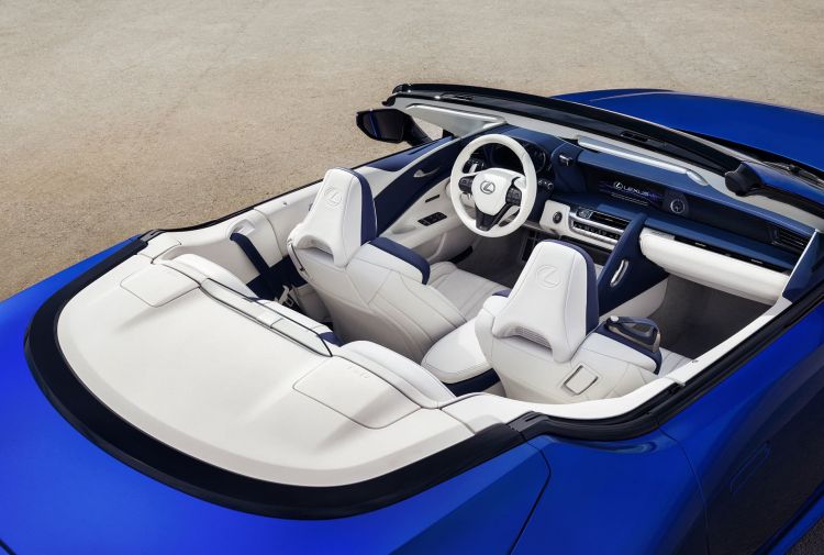 Lexus Lc Cabriolet sininen sisustus