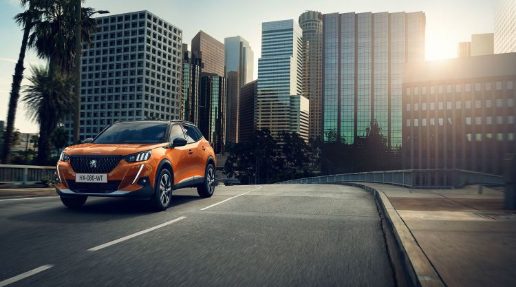 Peugeot 2008 Oranssi 2019 01