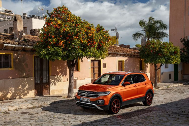 Volkswagen T Cross 2019 oranssi ulkotesti 12