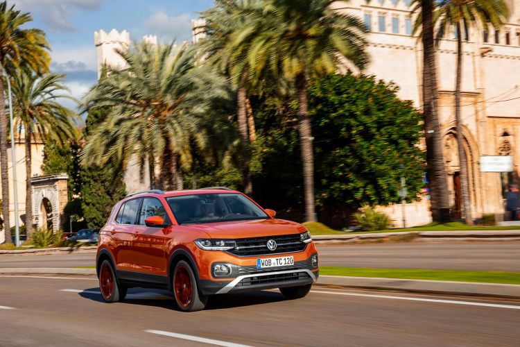 Volkswagen T Cross 2019 oranssi ulkotesti 07