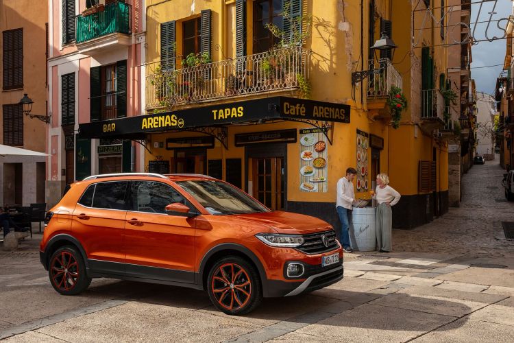 Volkswagen T Cross 2019 oranssi ulkotesti 15