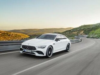 Mercedes AMG GT 4 ovinen Coupe