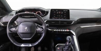 Tama on Peugeot 3008 n sisustus ergonomia ja tekniikka