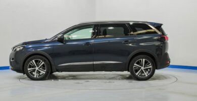 Vertailu Peugeot 5008 vs BMW 2 sarjan Gran Tourer