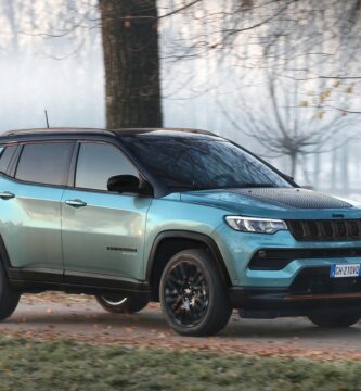 Jeep laajentaa hybridivalikoimaansa Renegaden ja Compass e Hybridin avulla