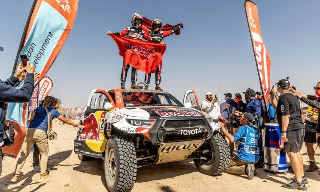Pysayttamaton Nasser Al Attiyah voitti Dakar 2022 kilpailun Toyota Hiluxilla