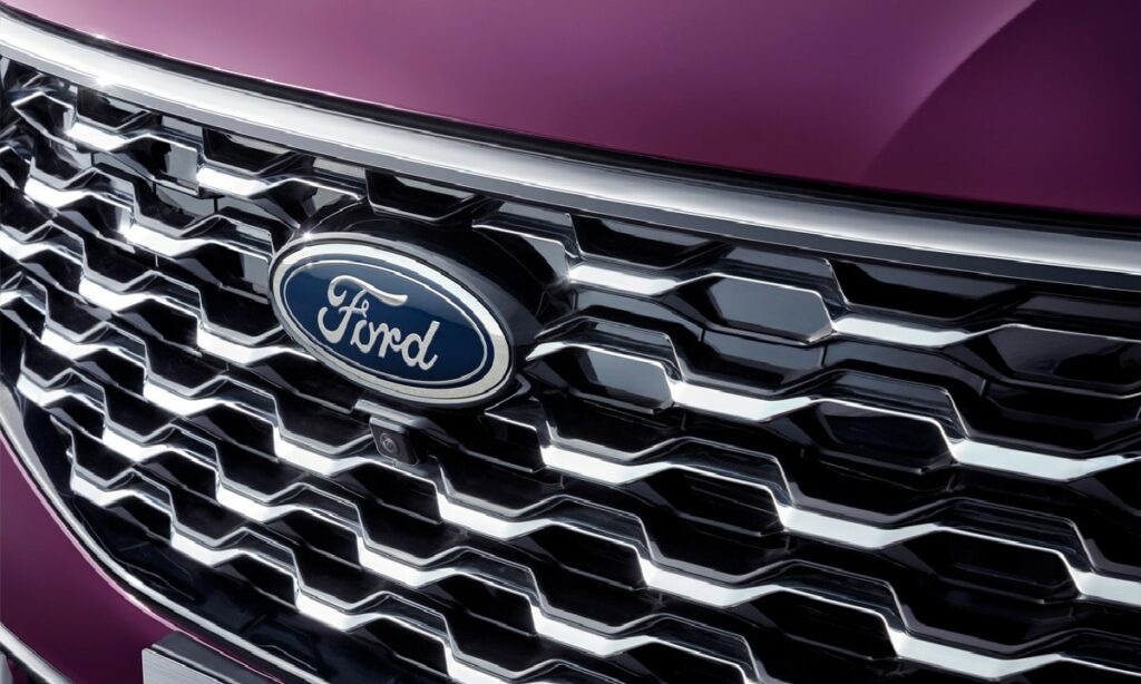 Ford harkitsee strategiaansa uudelleen ja jakaa yrityksen kahteen liiketoiminta alueeseen