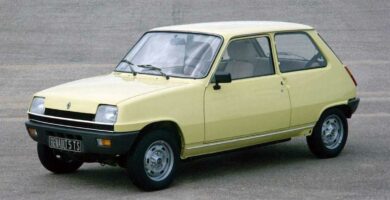 Renault 5 juhlii puolen vuosisadan elamaa ja juhlii sita Retromobilessa