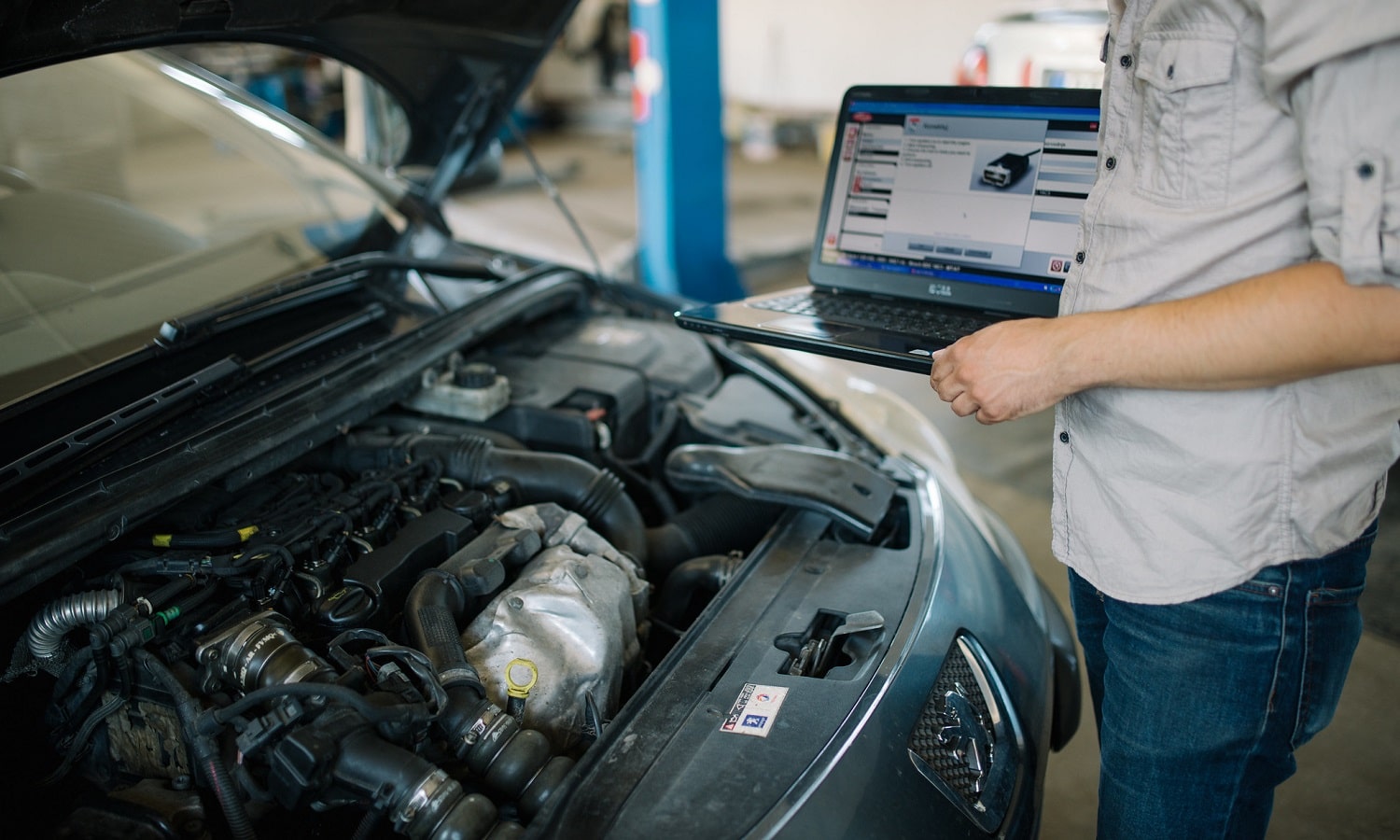 Moottorin diagnoosi voidaan tehdä yhdistämällä ohjausyksikköön