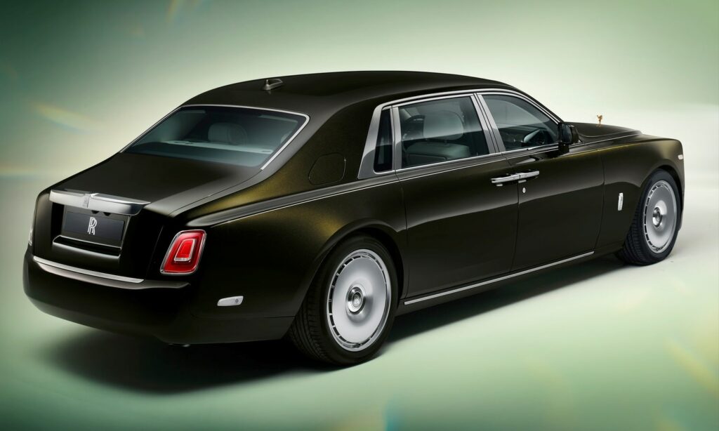 Rolls Royce Phantom Eksklusiivisin ylellisyys uudistuu talla uudistuksella