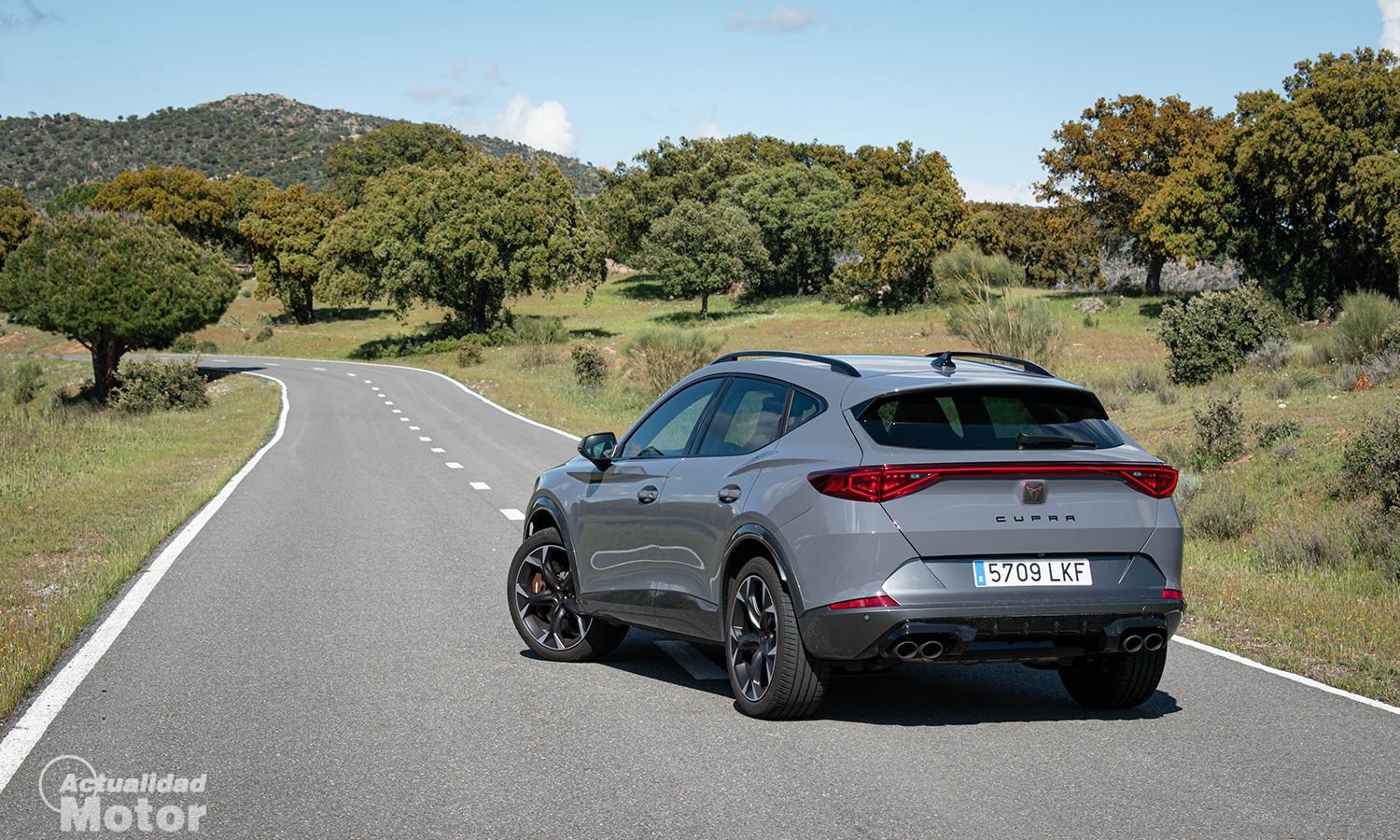 Testaa Cupra Formentor -takaprofiilia