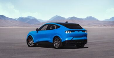 Ford Mustang Mach E myytavana Yhdysvalloissa teknisten ongelmien vuoksi