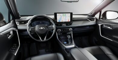 Toyota RAV4 kohtaa vuoden 2023 parannuksia yhteyksissa ja turvallisuudessa