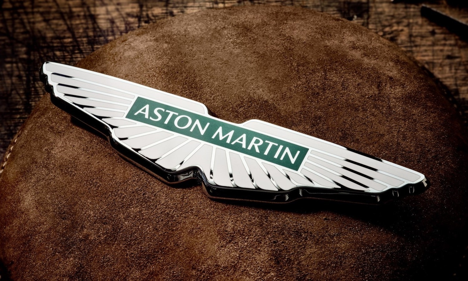 Aston Martinin logo 2022