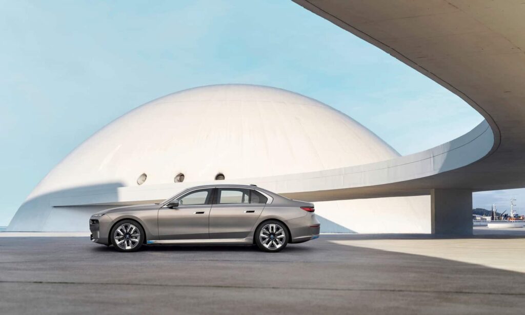 Uusi BMW i7 saapuu markkinoillemme ja tama on sen virallinen