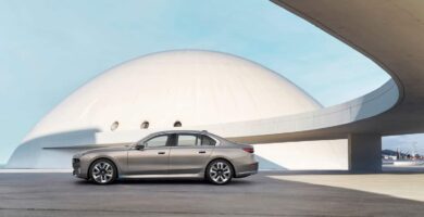 Uusi BMW i7 saapuu markkinoillemme ja tama on sen virallinen