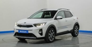 Citroen C4 Cactus vs Kia Stonic kumpi on parempi