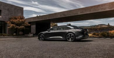 Lucid Air Erityinen Stealth Look versio antaa sille ainutlaatuisen ilmeen