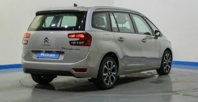 Citroen C4 Spacetourer VS Kia Carens tilaa muotoilua ja kaytannollisyytta