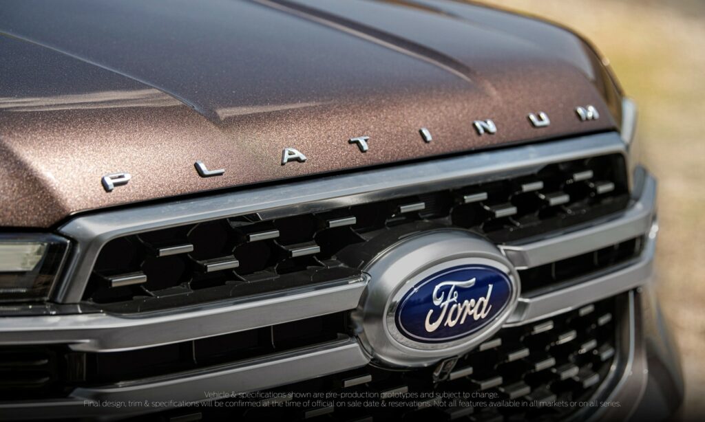 Ford voisi jattaa autonsa ilman logoja Tiedatko miksi