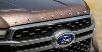 Ford voisi jattaa autonsa ilman logoja Tiedatko miksi