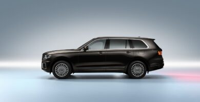 Aurus Komendant halpa venalainen kopio Rolls Royce Cullinanista