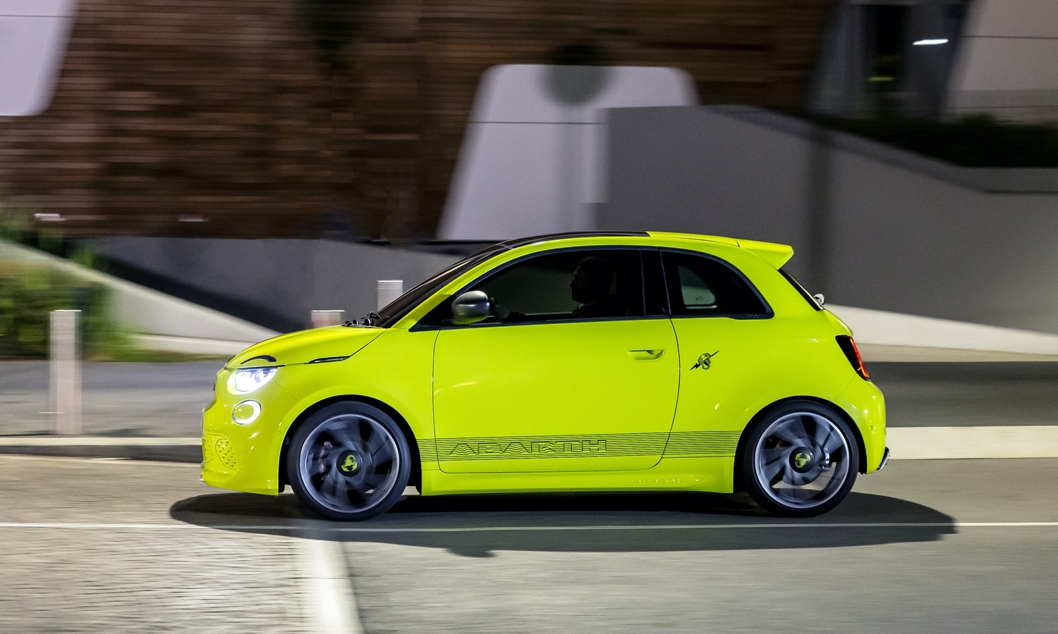 Uusi Abarth 500e 15