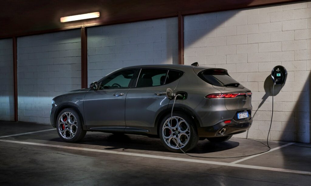 Alfa Romeo Tonale Plug In Hybrid Q4 Urheilullinen ja erittain tehokas…