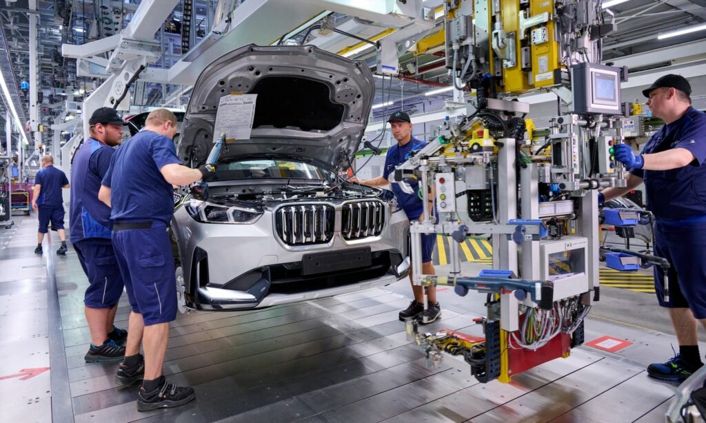 BMW iX1n tuotanto alkaa Regensburgin tehtaalla…