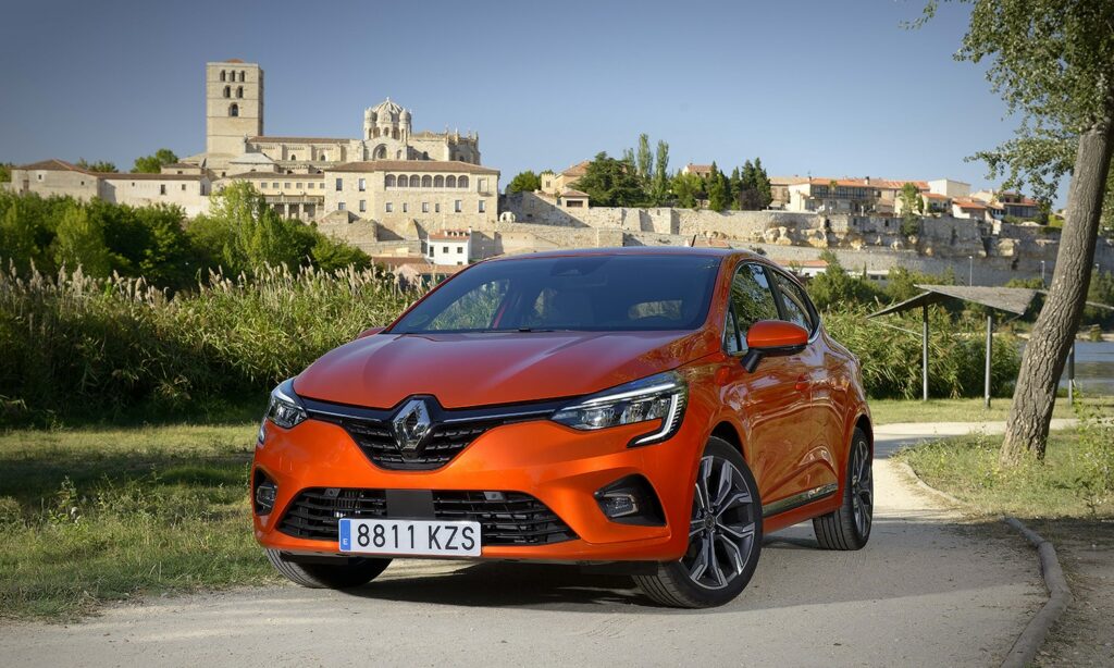Renault Clio Aggressiivinen uudistus saapuu kevaalla 2023
