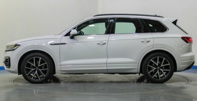 Vertailu Volkswagen Touareg vs Mercedes GLE mika on paras luksusmaasturi