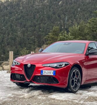 Testaa Alfa Romeo Giulia 2023 mita uutta siina on