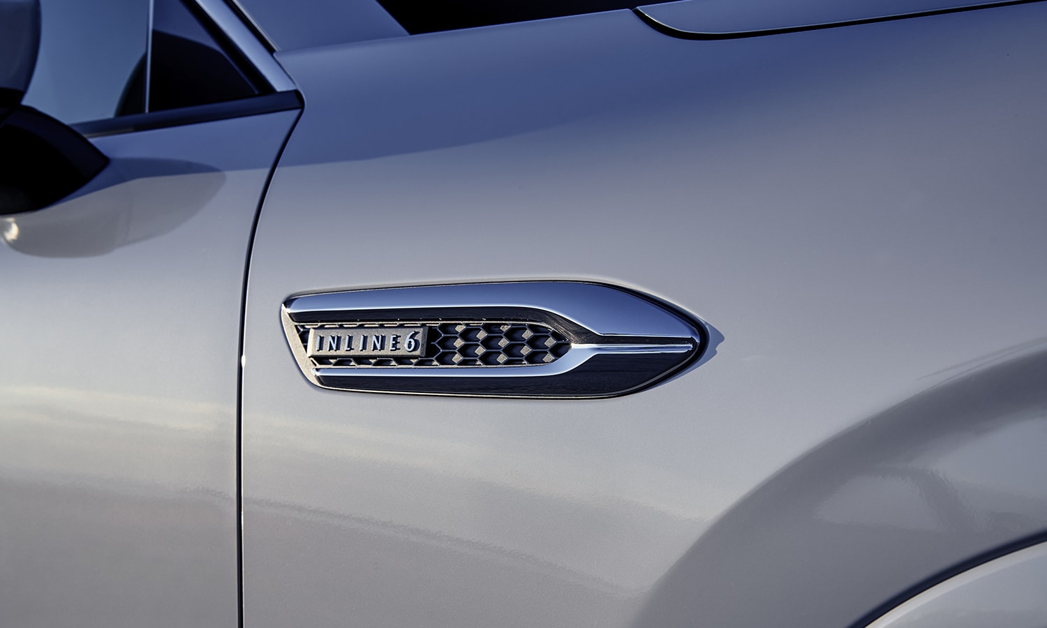 Testaa Mazda CX-60 Skyactiv D -logoa inline6