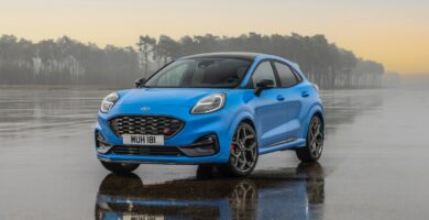 Ford Puma ST lanseeraa automaattivaihteiston ja kevyen hybridisaation mutta vahentaa