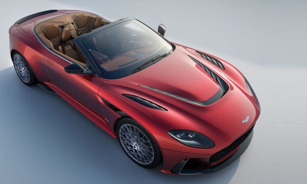 Aston Martin esittelee ja jattaa hyvastit DBS 770 Ultimate Volanten…