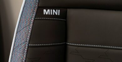 Mini esittelee kappaleittain uuden sahkoautonsa sisustussuunnittelua