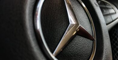 Mercedes G sarja ikoninen luksusmaasturi joka uhmaa rajoja
